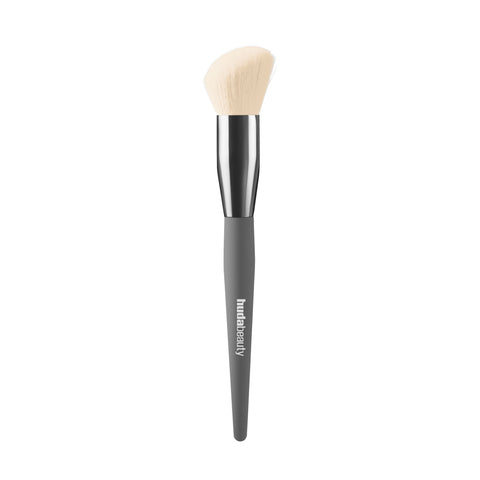 Huda Beauty - Diffusing Cheek Brush Huda Beauty - Diffusing Cheek Brush