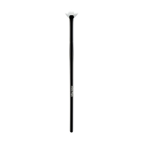 The Makeup Manual - Mini Fan Brush The Makeup Manual - Mini Fan Brush