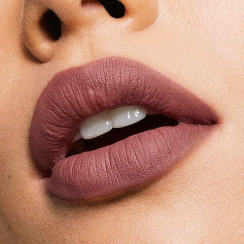 كايلي من كايلي جينر - قلم شفاه مطفي - لو مينتينانس