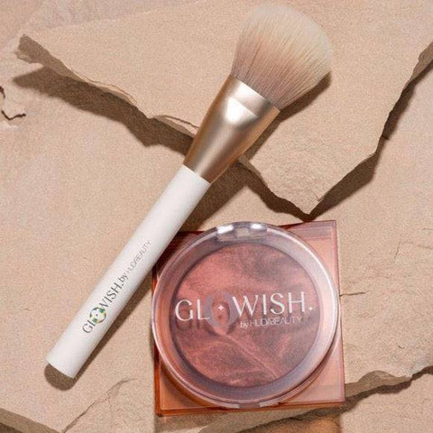 Huda Beauty - GloWish All Over Bronze Face Brush - Mhalaty